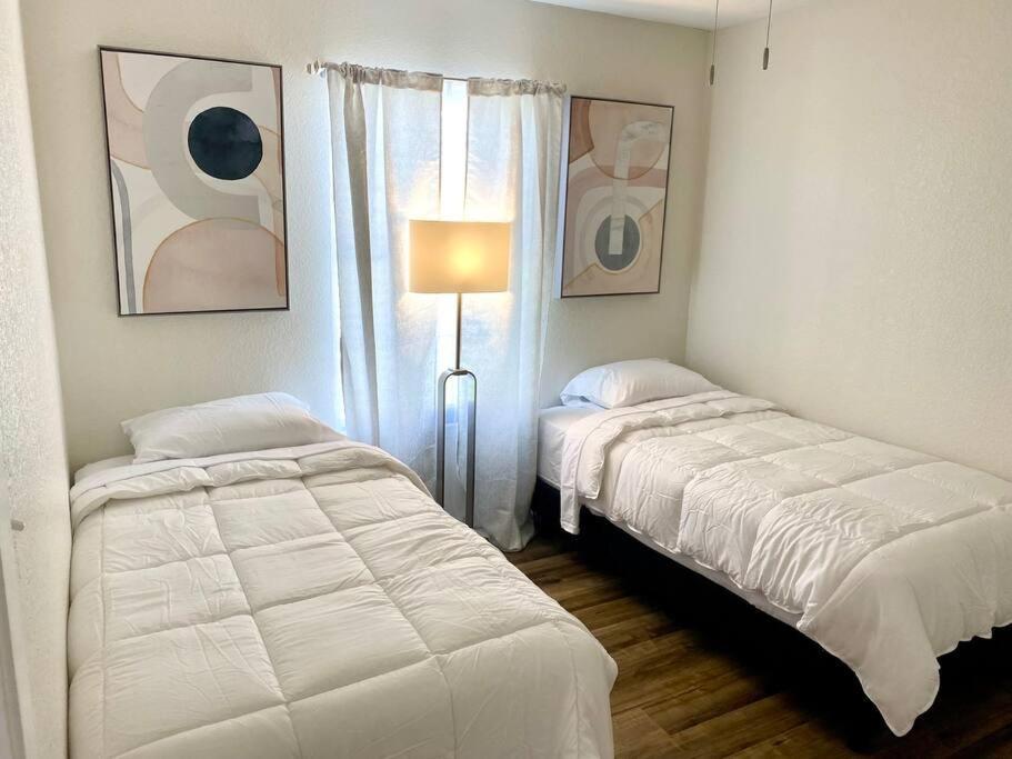 Contemporary 2-Bedroom Rental Unit Eagle Pass Bagian luar foto