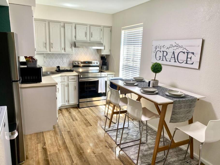 Contemporary 2-Bedroom Rental Unit Eagle Pass Bagian luar foto